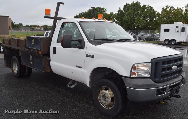 image for item L3885 2006 Ford F350 Super Duty XL flatbed pickup truck