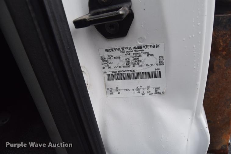 image for item L3885 2006 Ford F350 Super Duty XL flatbed pickup truck