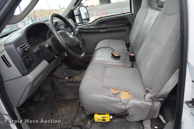 image for item L3885 2006 Ford F350 Super Duty XL flatbed pickup truck