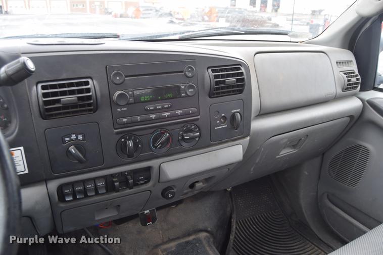 image for item L3885 2006 Ford F350 Super Duty XL flatbed pickup truck