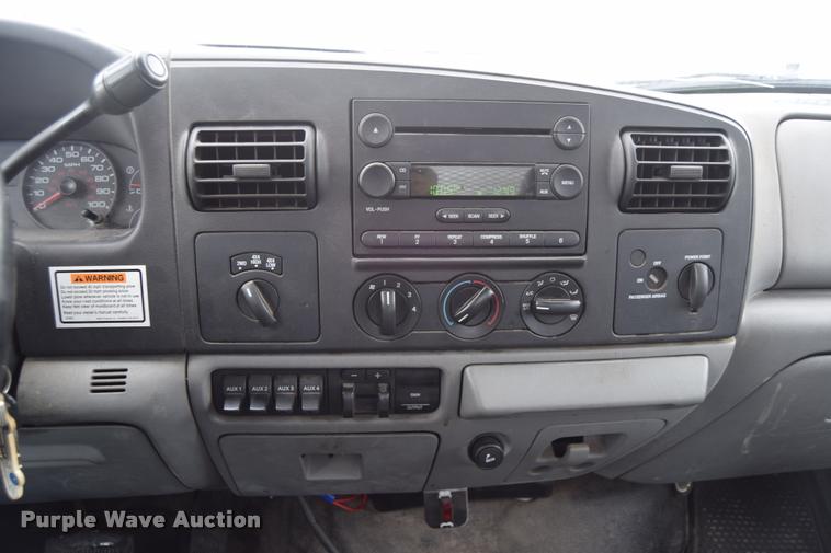 image for item L3885 2006 Ford F350 Super Duty XL flatbed pickup truck