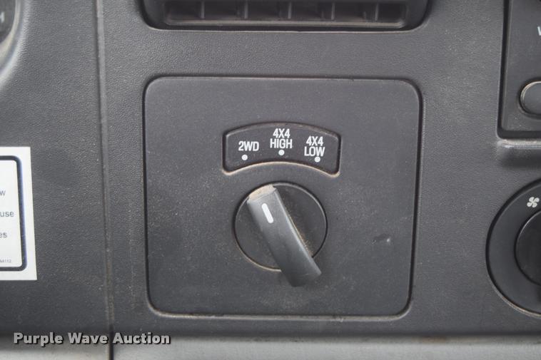 image for item L3885 2006 Ford F350 Super Duty XL flatbed pickup truck