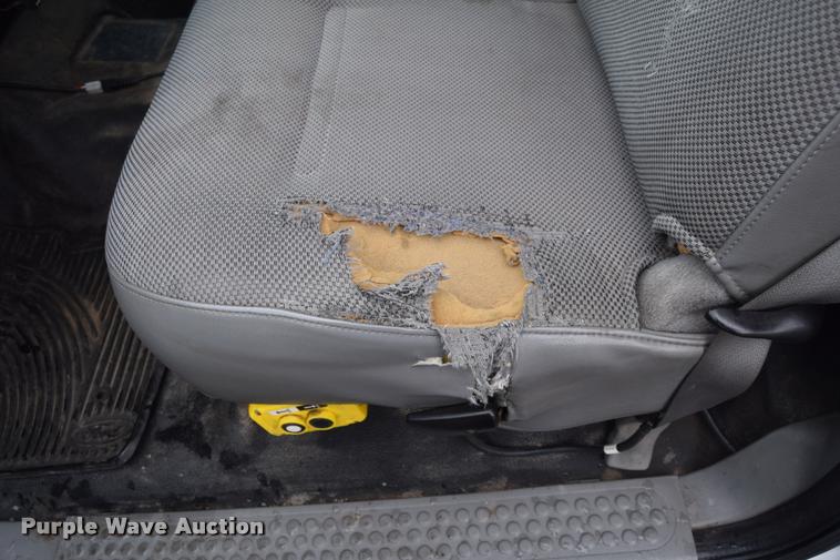 image for item L3885 2006 Ford F350 Super Duty XL flatbed pickup truck