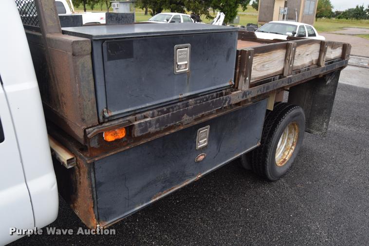 image for item L3885 2006 Ford F350 Super Duty XL flatbed pickup truck