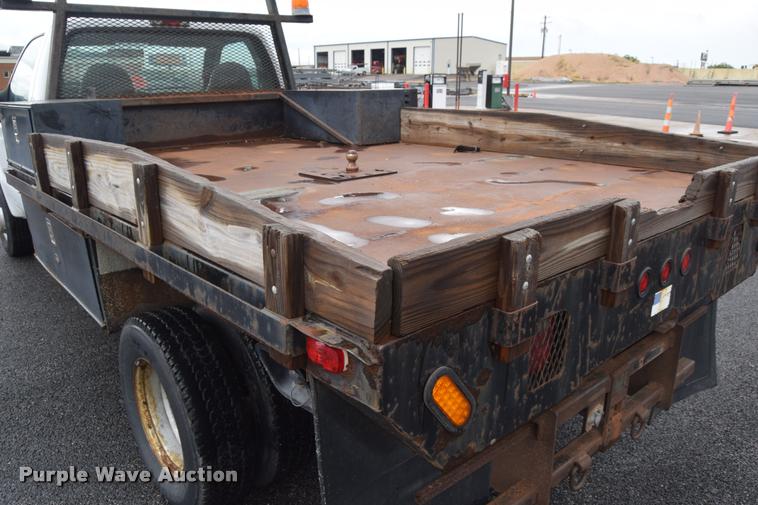 image for item L3885 2006 Ford F350 Super Duty XL flatbed pickup truck