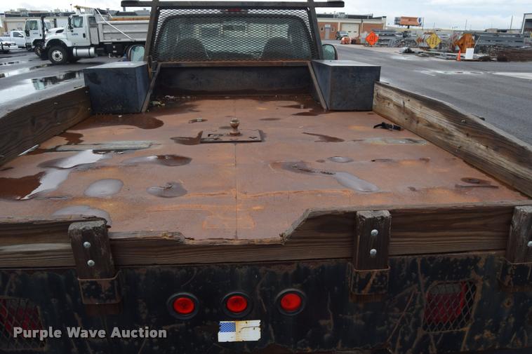 image for item L3885 2006 Ford F350 Super Duty XL flatbed pickup truck