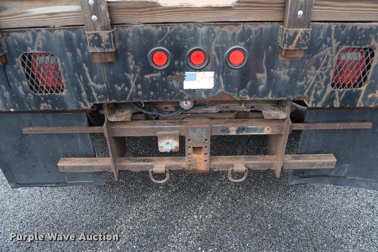 image for item L3885 2006 Ford F350 Super Duty XL flatbed pickup truck