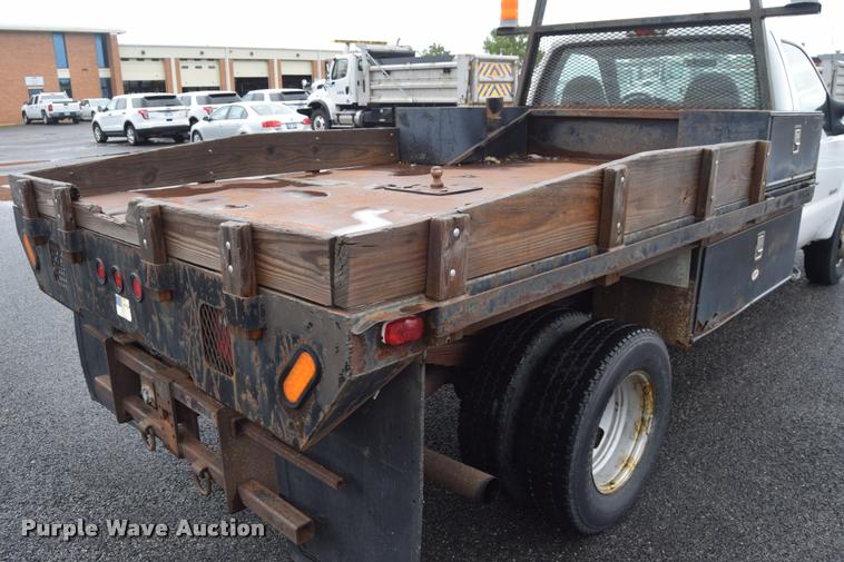 image for item L3885 2006 Ford F350 Super Duty XL flatbed pickup truck