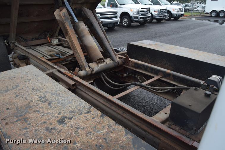 image for item L3885 2006 Ford F350 Super Duty XL flatbed pickup truck