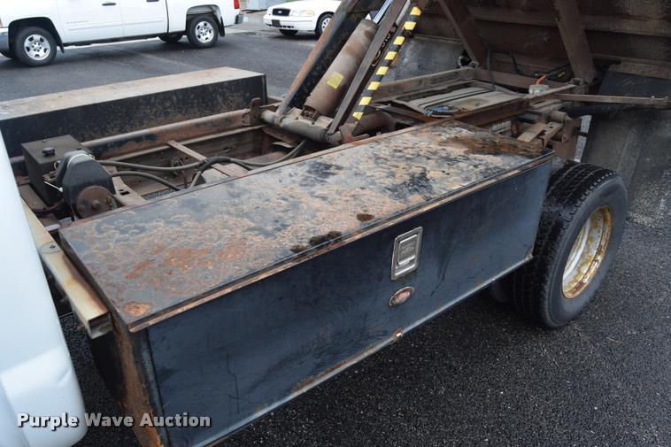 image for item L3885 2006 Ford F350 Super Duty XL flatbed pickup truck