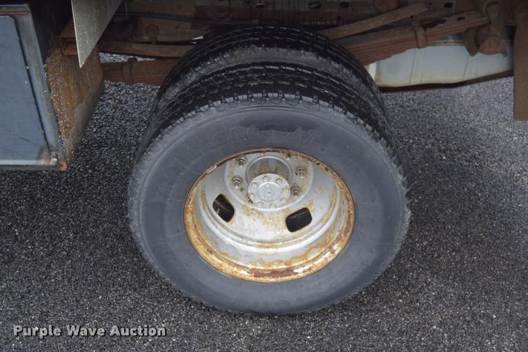 image for item L3885 2006 Ford F350 Super Duty XL flatbed pickup truck