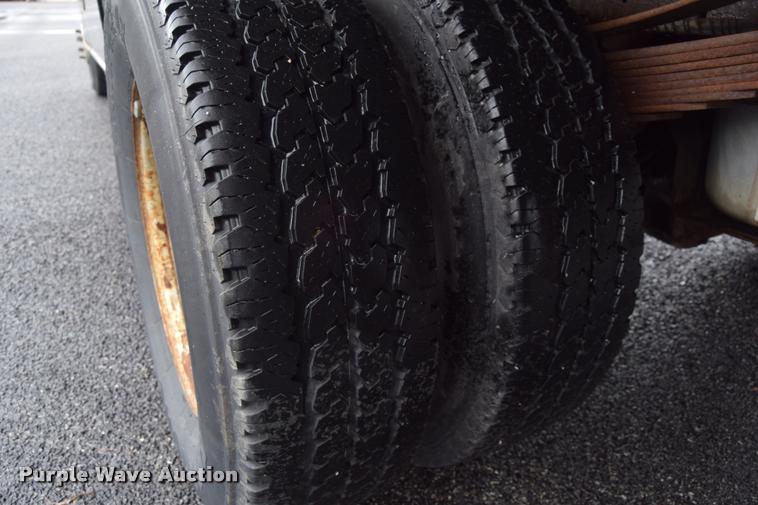 image for item L3885 2006 Ford F350 Super Duty XL flatbed pickup truck