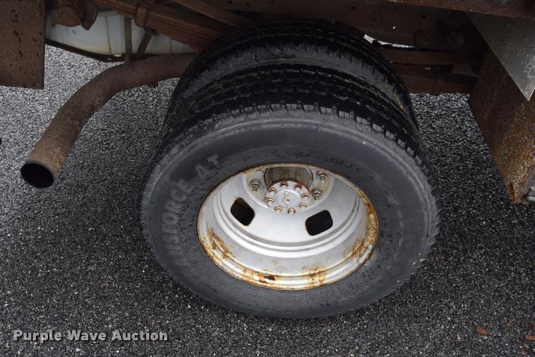 image for item L3885 2006 Ford F350 Super Duty XL flatbed pickup truck