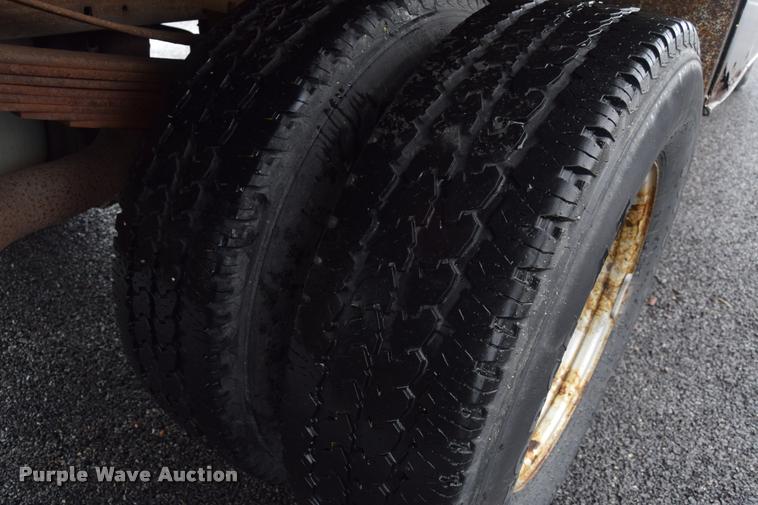 image for item L3885 2006 Ford F350 Super Duty XL flatbed pickup truck