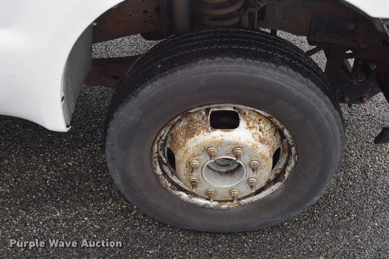 image for item L3885 2006 Ford F350 Super Duty XL flatbed pickup truck