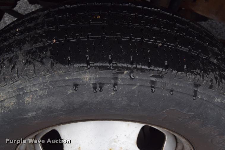 image for item L3885 2006 Ford F350 Super Duty XL flatbed pickup truck