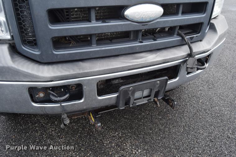 image for item L3885 2006 Ford F350 Super Duty XL flatbed pickup truck
