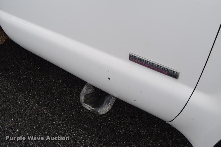 image for item L3885 2006 Ford F350 Super Duty XL flatbed pickup truck