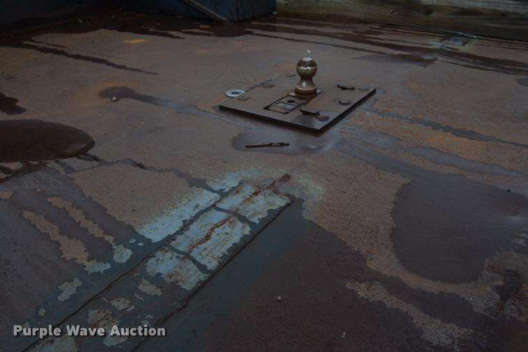 image for item L3885 2006 Ford F350 Super Duty XL flatbed pickup truck