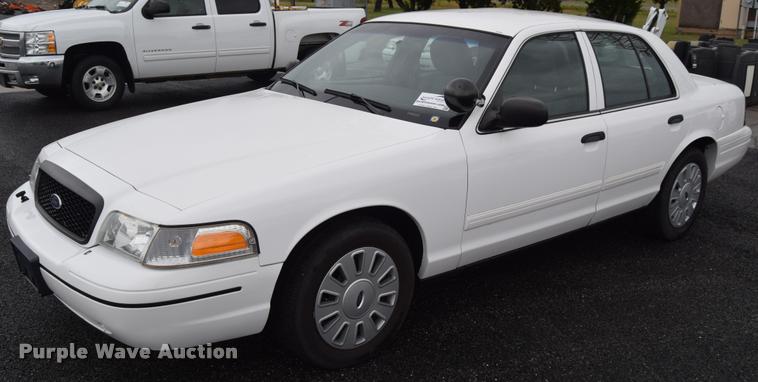 image for item L3886 2011 Ford Crown Victoria Police Interceptor