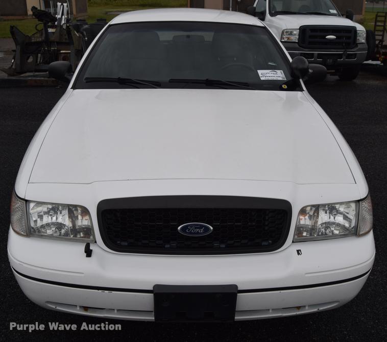 image for item L3886 2011 Ford Crown Victoria Police Interceptor