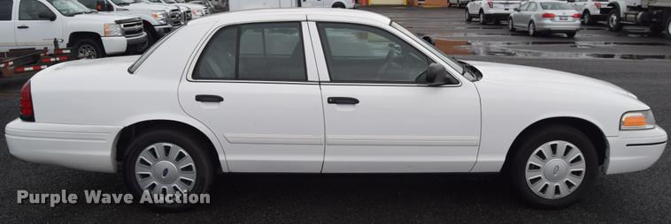 image for item L3886 2011 Ford Crown Victoria Police Interceptor