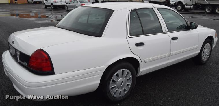 image for item L3886 2011 Ford Crown Victoria Police Interceptor