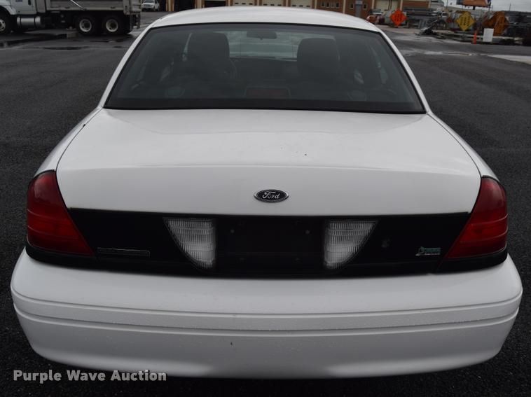image for item L3886 2011 Ford Crown Victoria Police Interceptor
