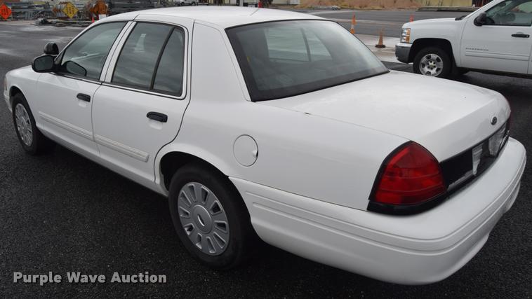image for item L3886 2011 Ford Crown Victoria Police Interceptor