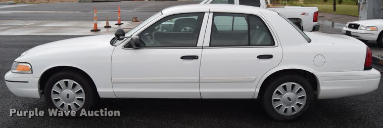 image for item L3886 2011 Ford Crown Victoria Police Interceptor