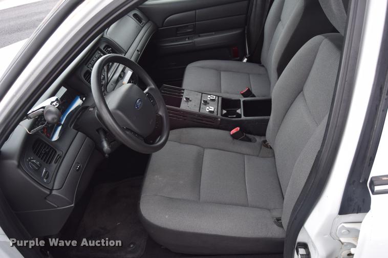 image for item L3886 2011 Ford Crown Victoria Police Interceptor