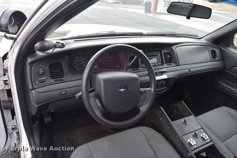 image for item L3886 2011 Ford Crown Victoria Police Interceptor