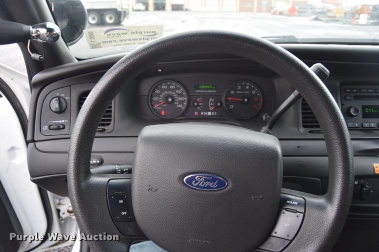 image for item L3886 2011 Ford Crown Victoria Police Interceptor