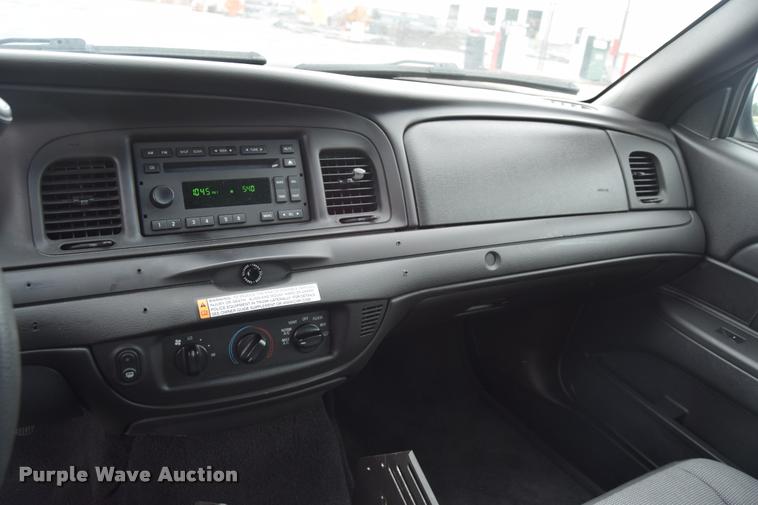 image for item L3886 2011 Ford Crown Victoria Police Interceptor
