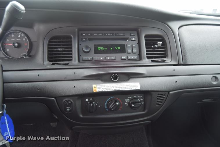 image for item L3886 2011 Ford Crown Victoria Police Interceptor