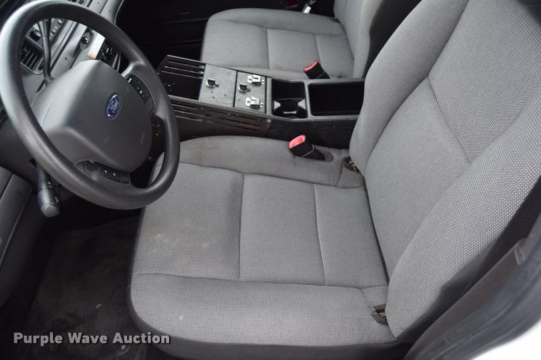 image for item L3886 2011 Ford Crown Victoria Police Interceptor
