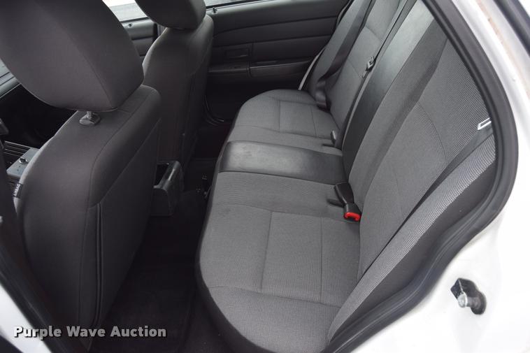 image for item L3886 2011 Ford Crown Victoria Police Interceptor