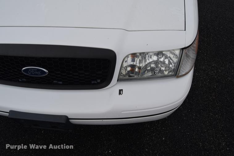 image for item L3886 2011 Ford Crown Victoria Police Interceptor