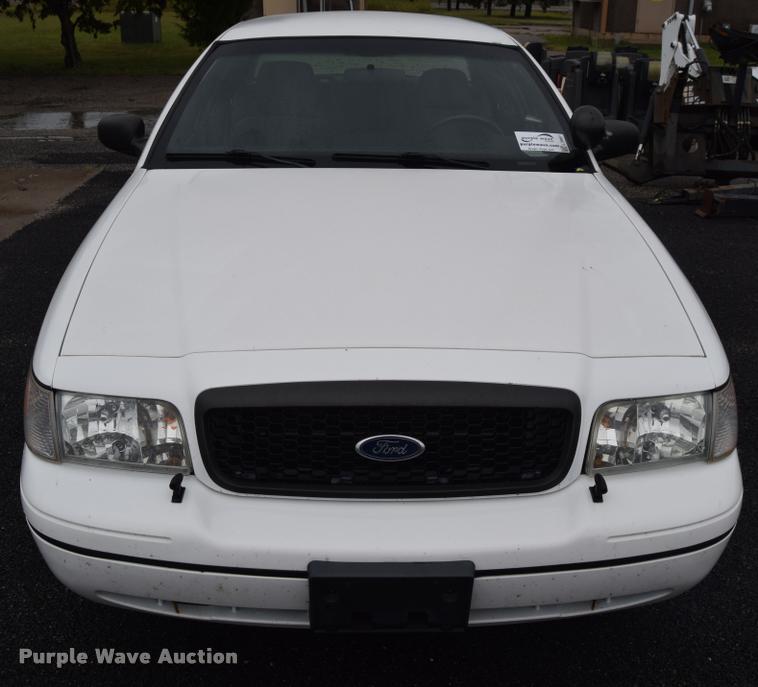 image for item L3887 2011 Ford Crown Victoria Police Interceptor