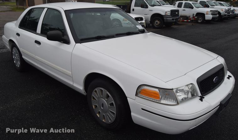 image for item L3887 2011 Ford Crown Victoria Police Interceptor