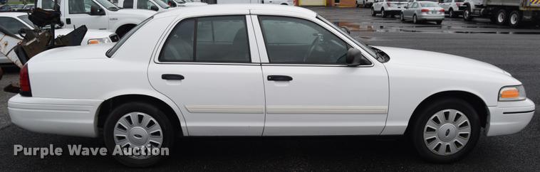 image for item L3887 2011 Ford Crown Victoria Police Interceptor