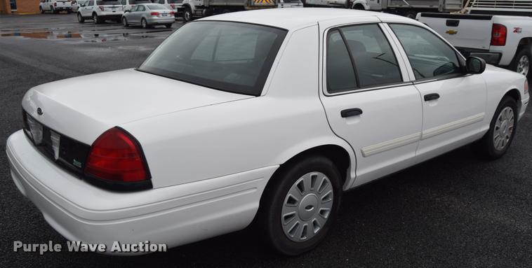 image for item L3887 2011 Ford Crown Victoria Police Interceptor
