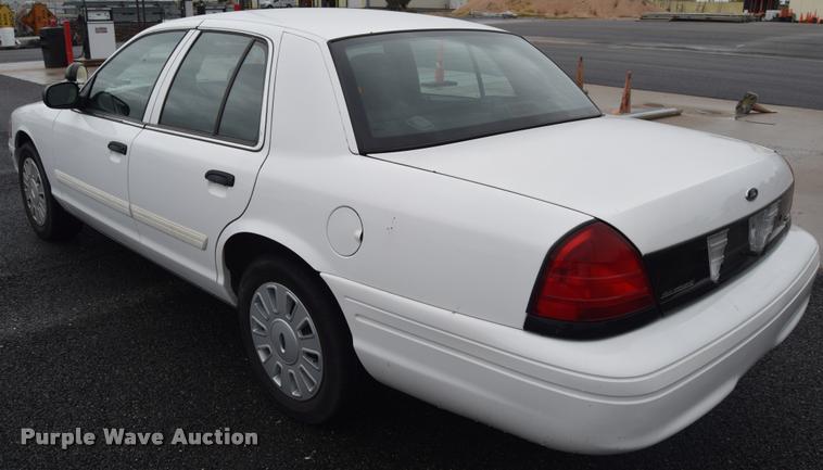 image for item L3887 2011 Ford Crown Victoria Police Interceptor