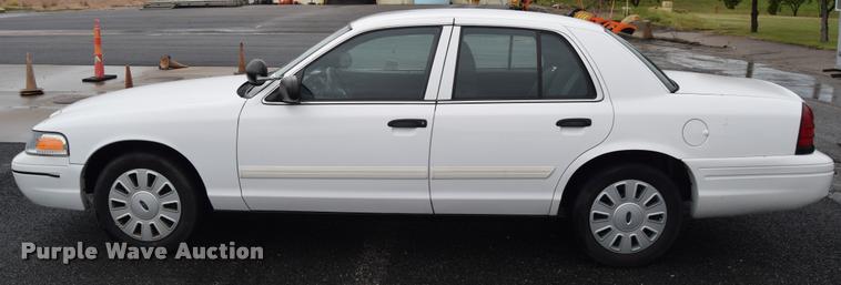image for item L3887 2011 Ford Crown Victoria Police Interceptor