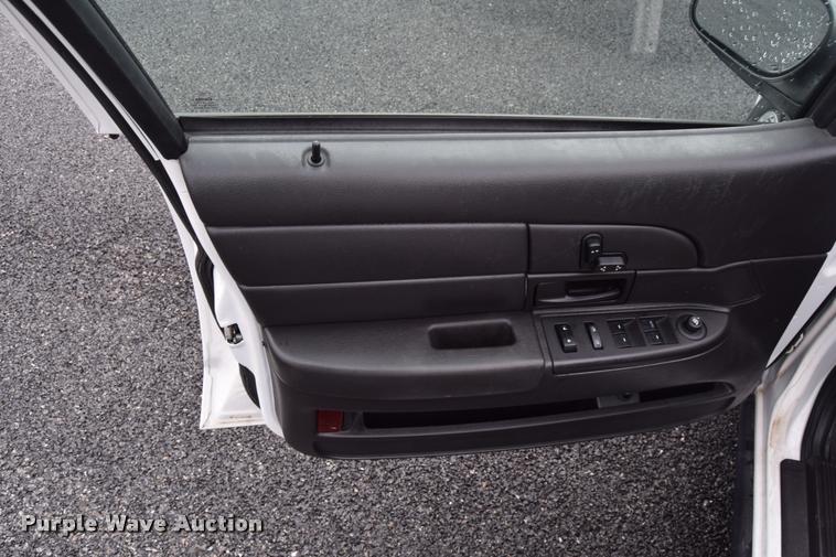 image for item L3887 2011 Ford Crown Victoria Police Interceptor