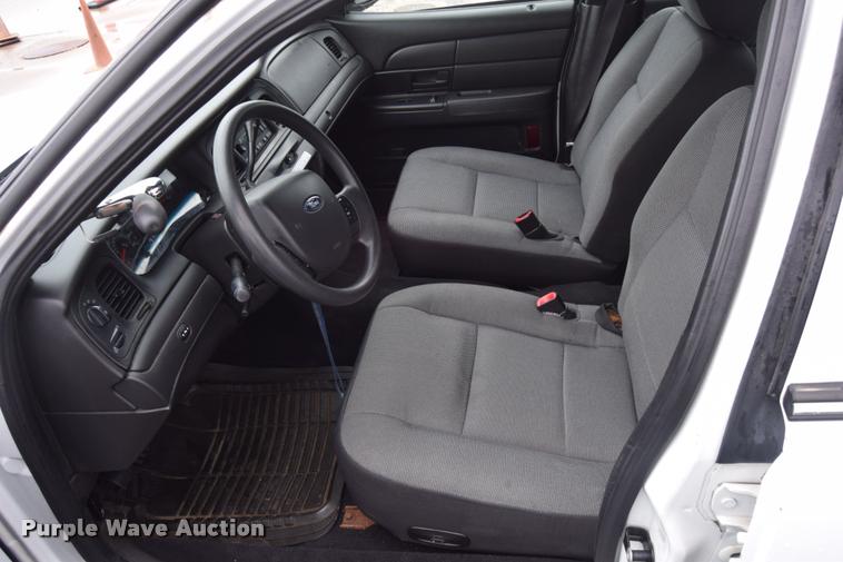 image for item L3887 2011 Ford Crown Victoria Police Interceptor