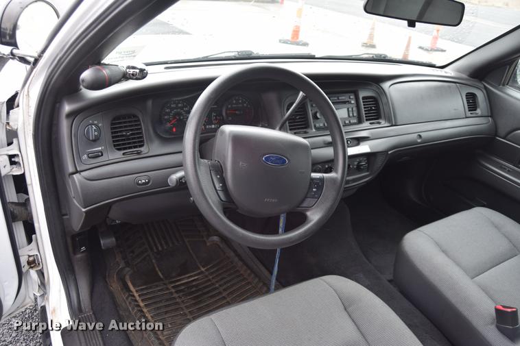 image for item L3887 2011 Ford Crown Victoria Police Interceptor