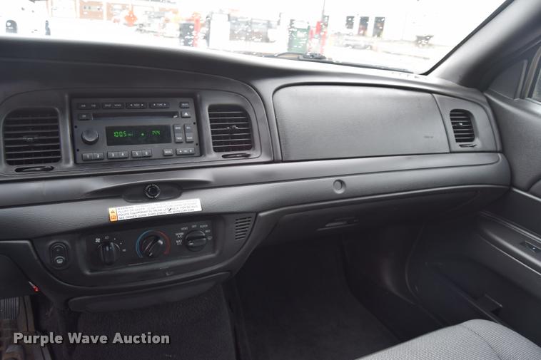 image for item L3887 2011 Ford Crown Victoria Police Interceptor