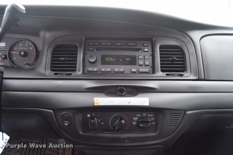 image for item L3887 2011 Ford Crown Victoria Police Interceptor