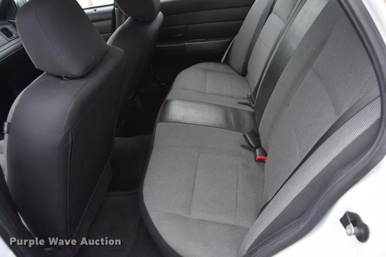 image for item L3887 2011 Ford Crown Victoria Police Interceptor